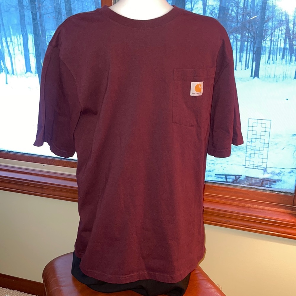NWOT Men’s Burgundy Carhartt Graphic T-Shirt!